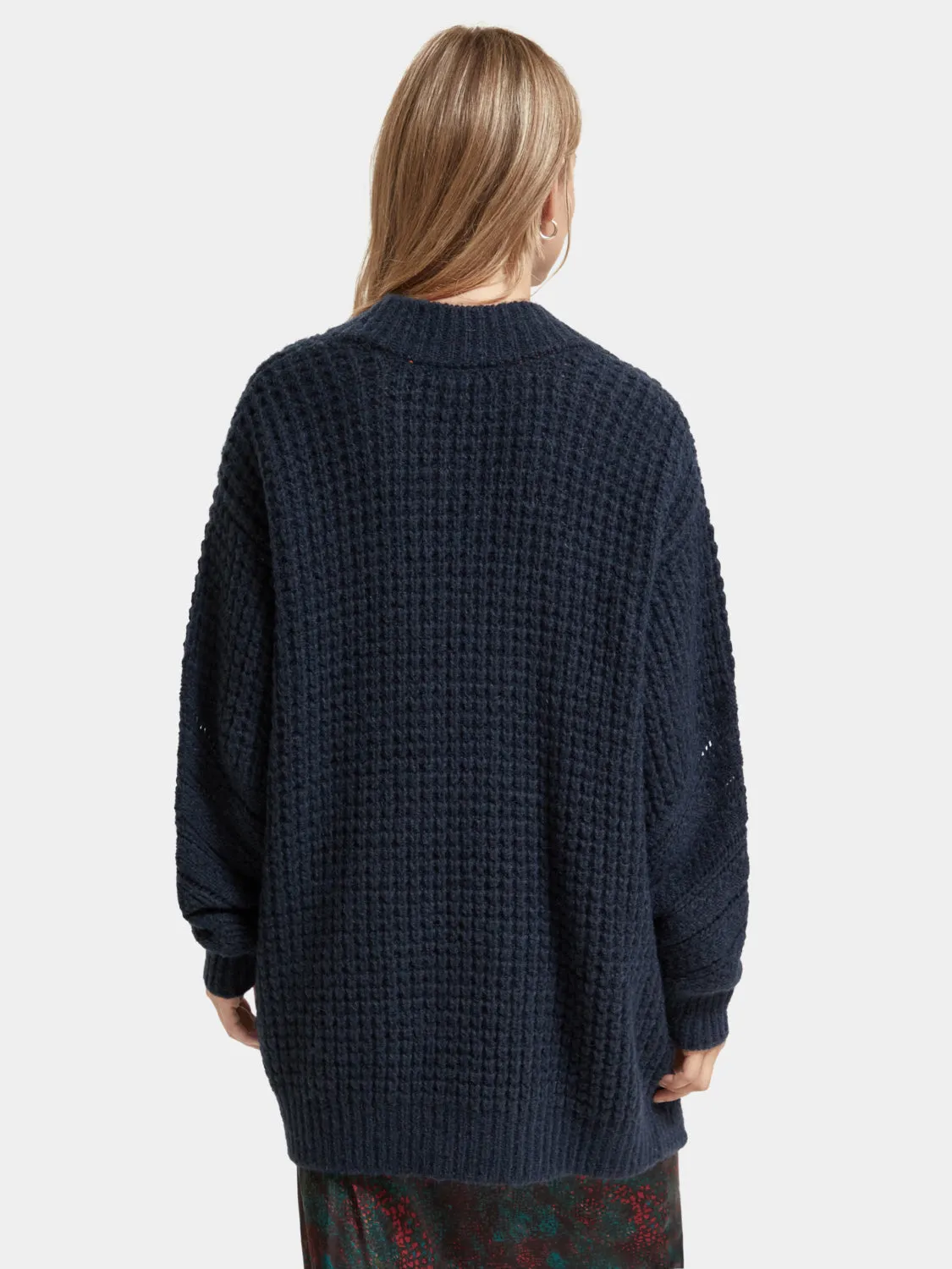 Oversized v-neck pullover