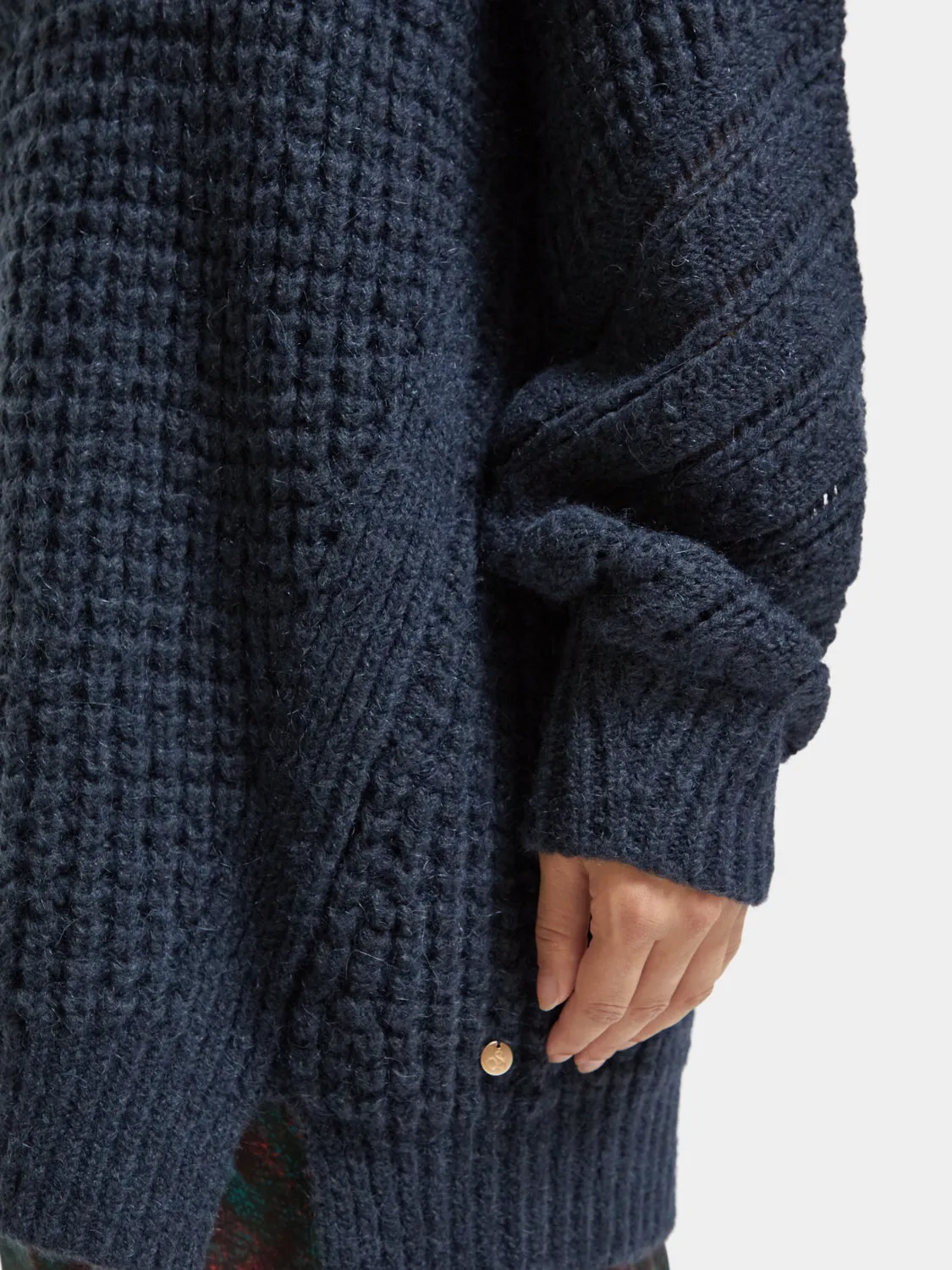 Oversized v-neck pullover