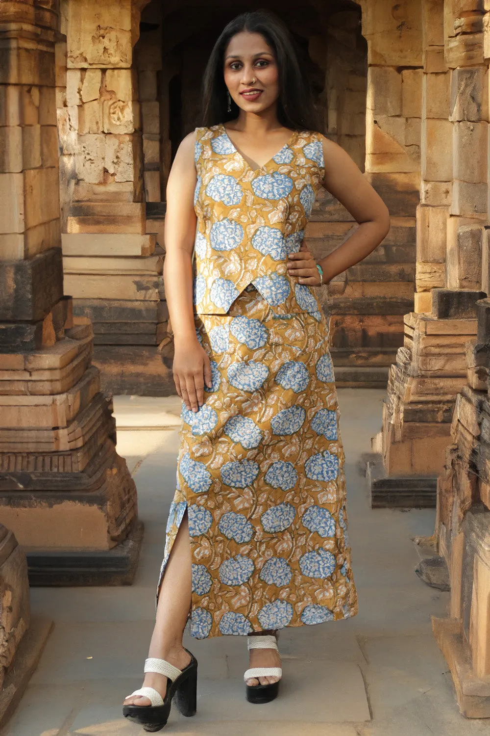 Parthavi | Crop top | Cinnamon & Blue Blooms Sanganeri